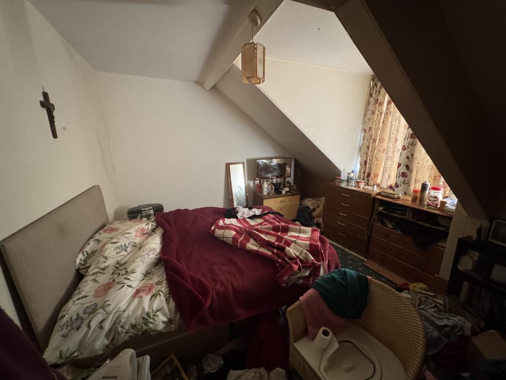 Lot: 14 - RESIDENTIAL INVESTMENT OPPORTUNITY - Bedroom One